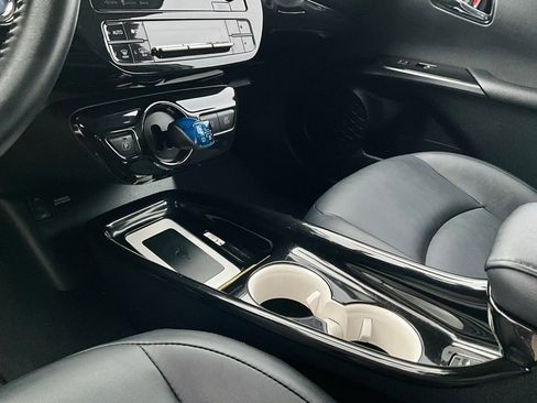 Used 2017 Toyota Prius Two image 18