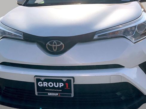 Used 2019 Toyota C-HR XLE FWD image 30