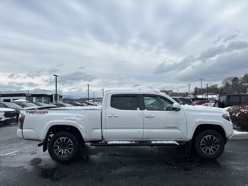 Used 2020 Toyota Tacoma TRD Sport image 4