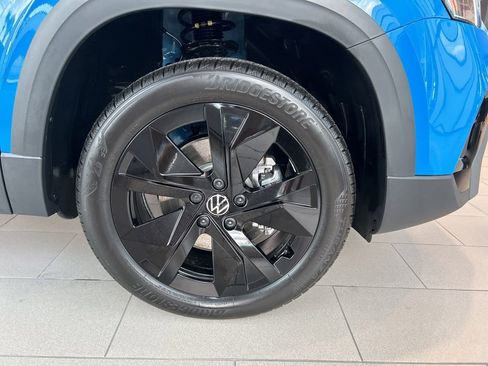 Used 2025 Volkswagen Taos SE image 44