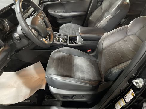 Used 2023 Mitsubishi Outlander SE image 9