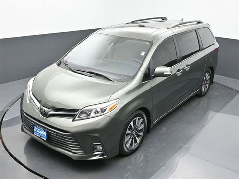 Used 2019 Toyota Sienna L image 20
