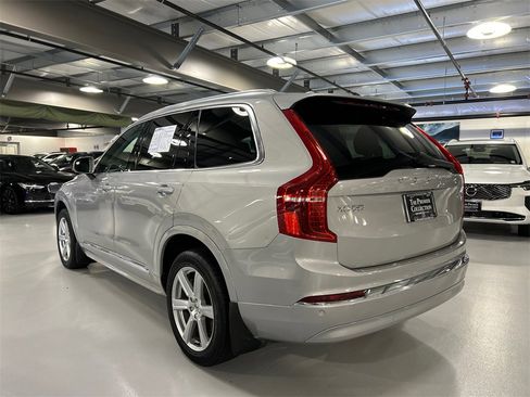 Used 2024 Volvo XC90 B5 Core w/ Protection Package Premier image 4