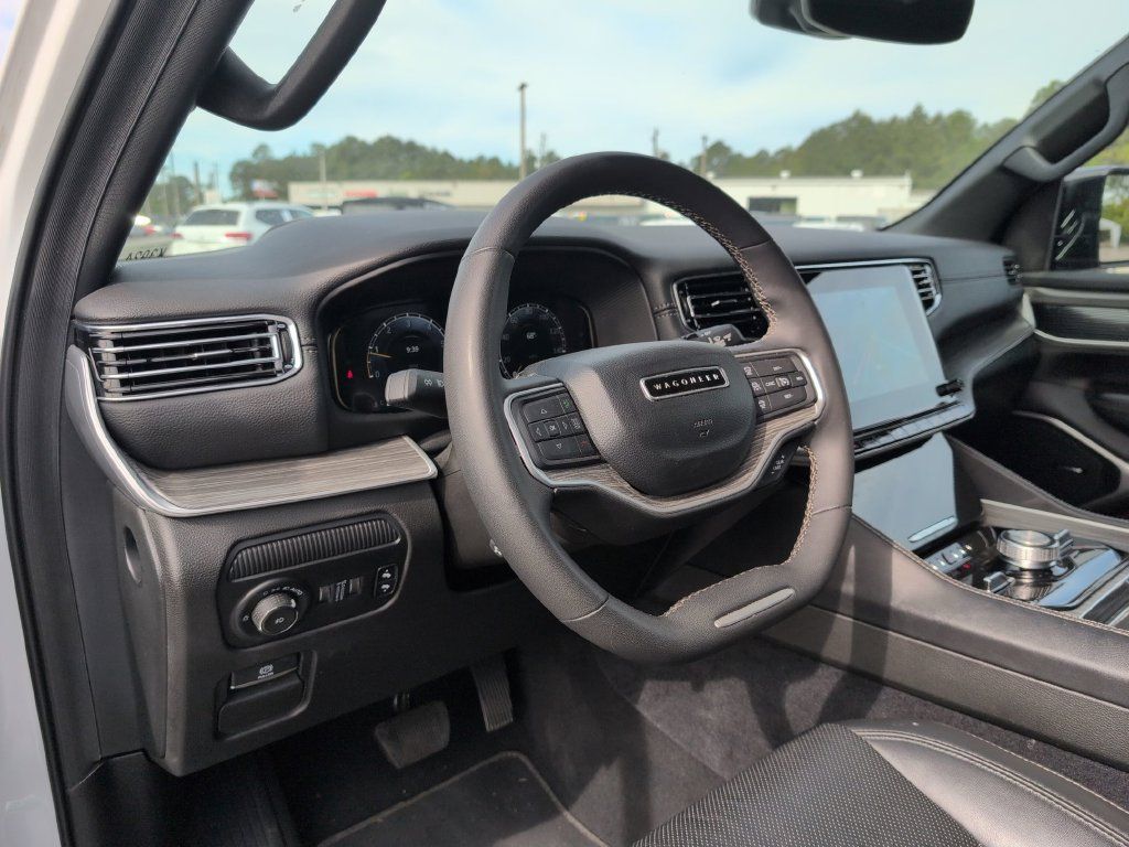 Used 2024 Jeep Wagoneer Series III AWD/4WD image 34
