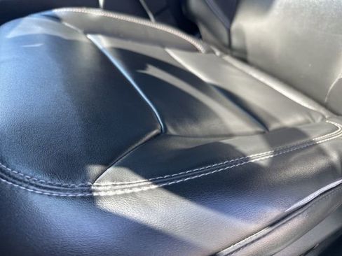 Used 2022 Ford Explorer XLT w/ Equipment Group 202A image 12