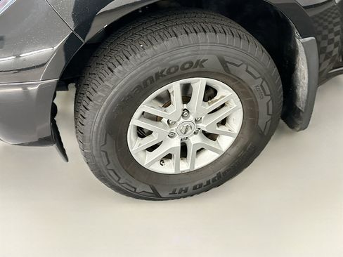 Used 2018 Nissan Frontier SV AWD/4WD image 11