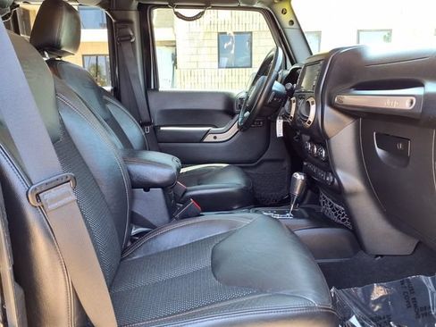 Used 2016 Jeep Wrangler Unlimited Sahara AWD/4WD image 27