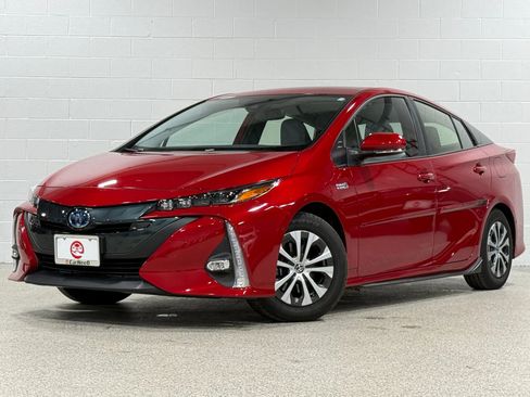 Used 2022 Toyota Prius Prime Limited image 2