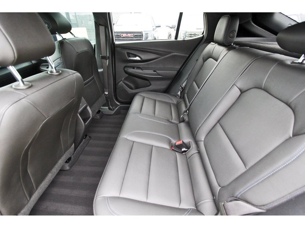 Used 2025 Buick Envista Sport Touring w/ Convenience I Package FWD image 7
