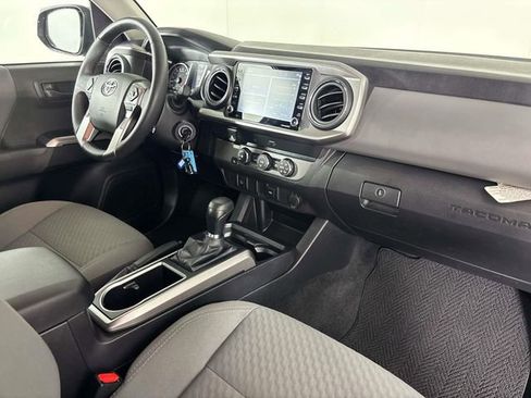 Used 2022 Toyota Tacoma SR5 RWD image 11