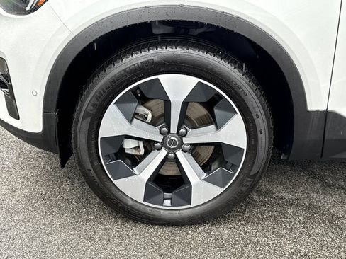 Used 2026 Volvo XC40 B5 Plus AWD/4WD image 19