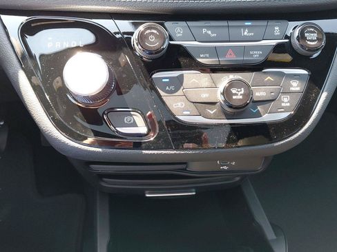 New 2026 Chrysler Pacifica Select AWD/4WD image 34