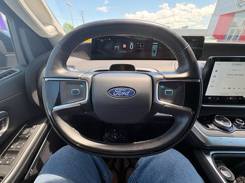 Used 2025 Ford Expedition Platinum AWD/4WD image 24