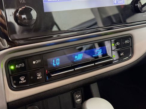 Used 2019 Toyota Corolla LE image 17