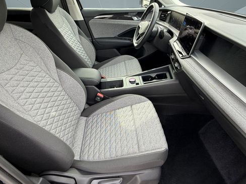 Used 2025 Volkswagen Tiguan S image 21