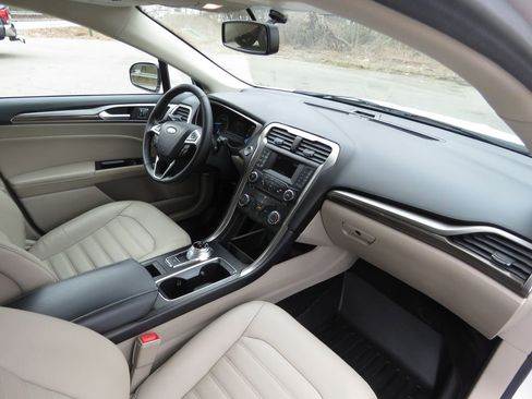 Used 2017 Ford Fusion SE image 14