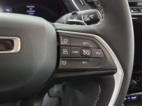 Used 2023 Jeep Grand Cherokee L Laredo image 19