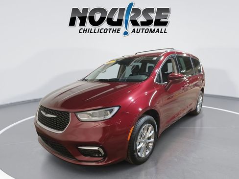 Used 2022 Chrysler Pacifica Touring-L image 1