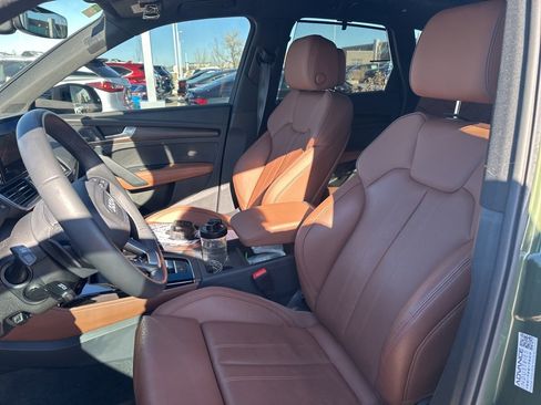 Used 2025 Audi Q5 e Premium Plus w/ Premium Plus Package image 12