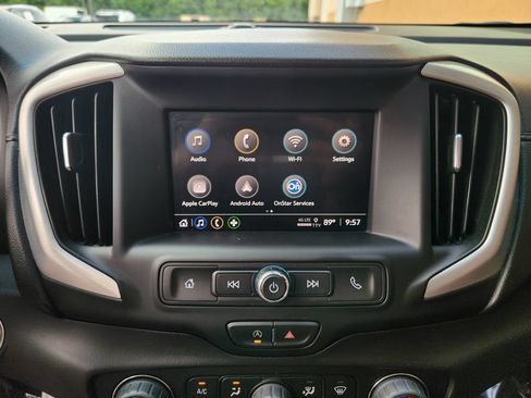 Used 2022 GMC Terrain SLE w/ Driver Convenience Package FWD image 18