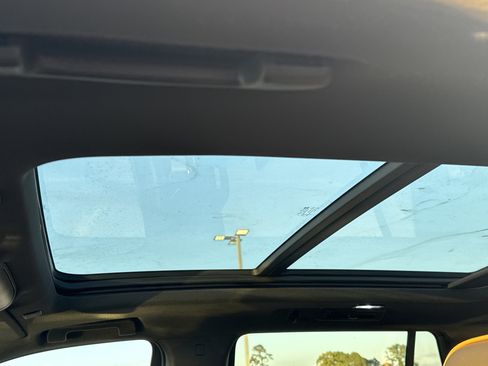 Used 2023 GMC Yukon AT4 w/ AT4 Premium Package image 17