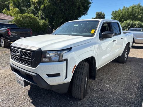 Used 2022 Nissan Frontier S w/ Technology Package AWD/4WD image 2