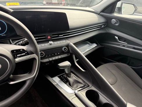 Used 2024 Hyundai Elantra SEL image 12