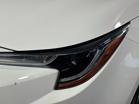 Used 2022 Toyota Corolla LE FWD image 3