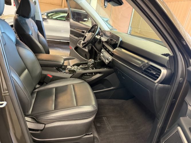 Used 2025 Kia Telluride S AWD/4WD image 35