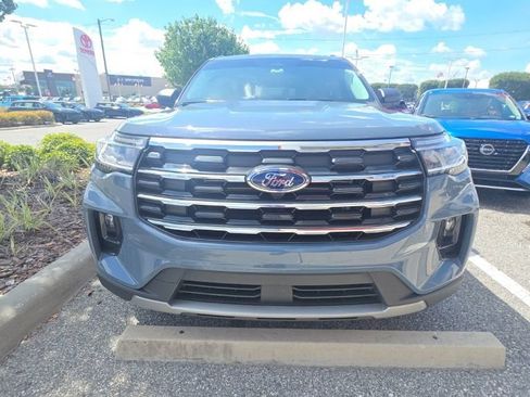 Used 2025 Ford Explorer Active w/ Active Comfort Package RWD image 3