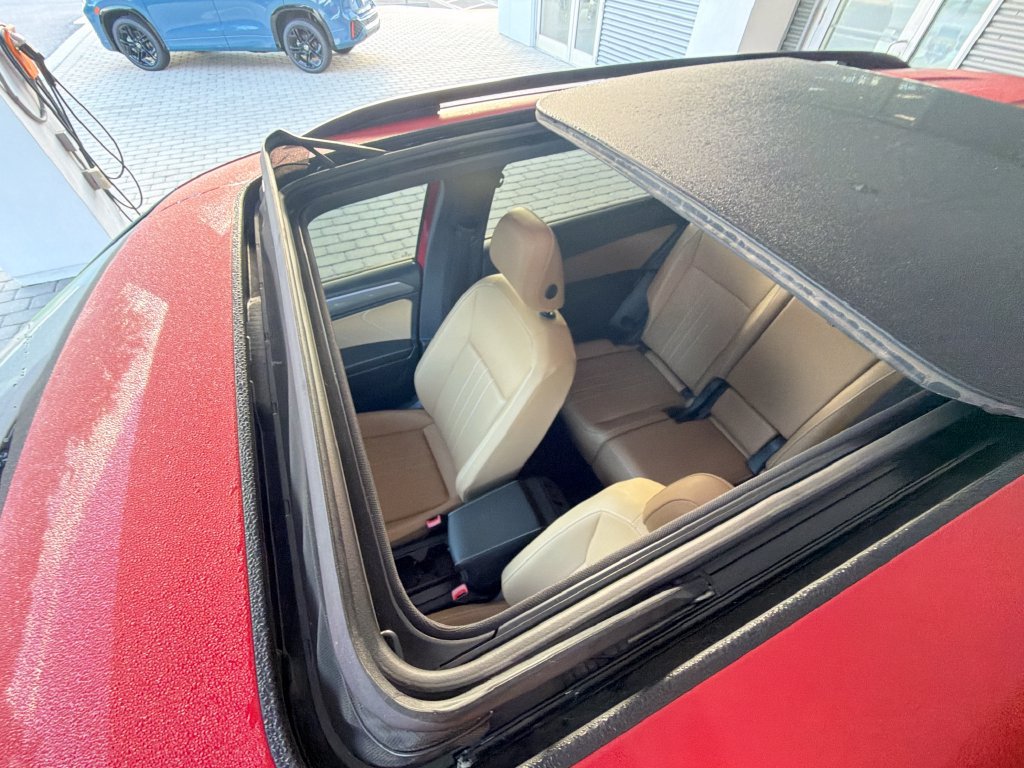 Certified 2024 Volkswagen Tiguan SE R-Line FWD image 36