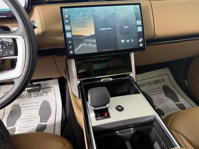 New 2026 Land Rover Range Rover Long Wheelbase SE AWD/4WD image 39