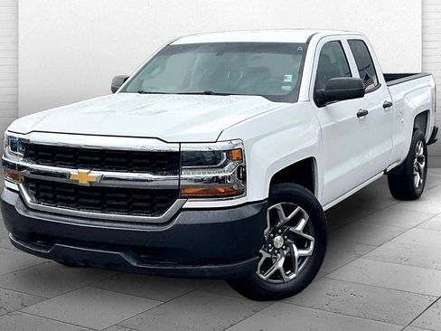 Used 2017 Chevrolet Silverado 1500 W/T w/ Trailering Package image 10