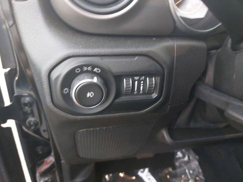 Used 2019 Jeep Wrangler Sport image 28