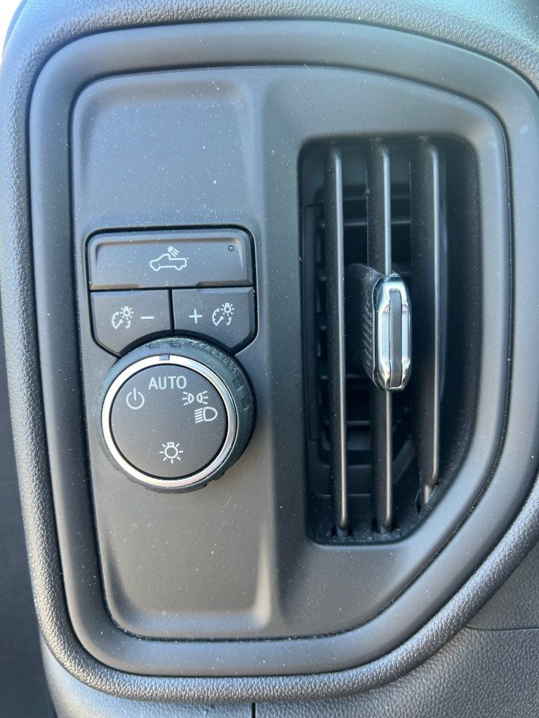 Used 2025 Chevrolet Silverado 1500 W/T RWD image 16