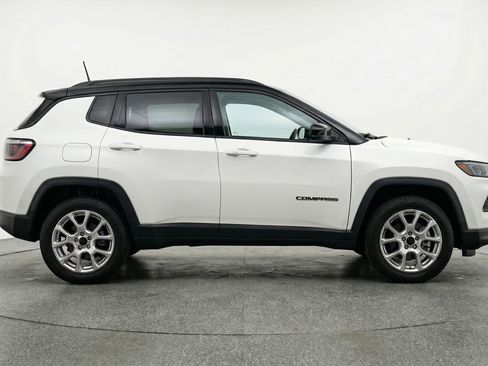 Used 2025 Jeep Compass Limited AWD/4WD image 11