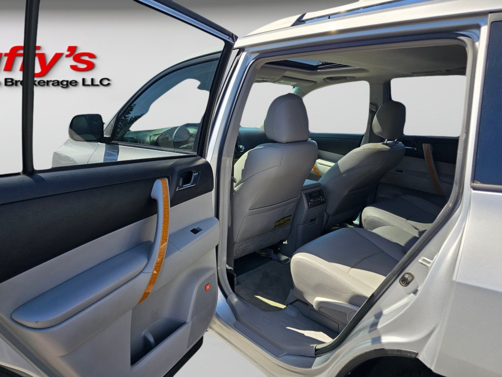 Used 2010 Toyota Highlander Limited w/ Extra Value Pkg 3 AWD/4WD image 24