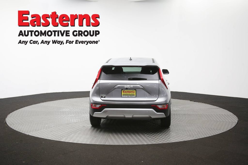 Used 2025 Kia Niro LX FWD image 35