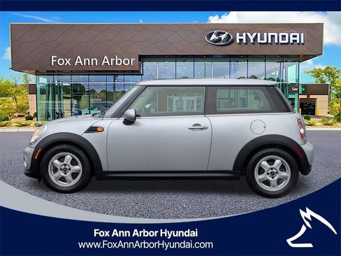 Used 2011 MINI Cooper Hardtop image 2
