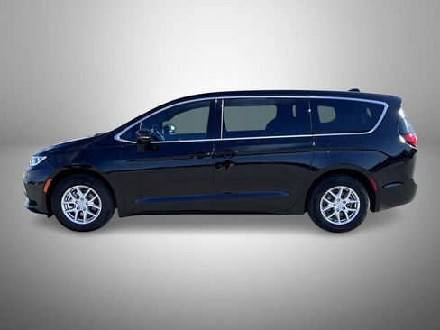 Used 2025 Chrysler Pacifica Select FWD image 8