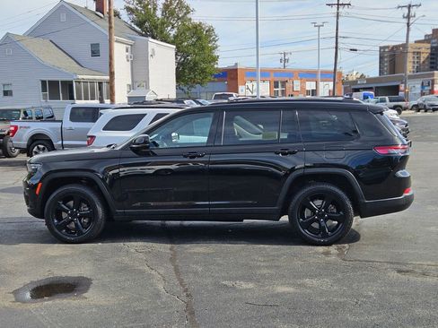 Used 2021 Jeep Grand Cherokee L Laredo image 2