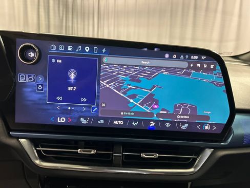 Used 2024 Chevrolet Equinox EV LT FWD image 16