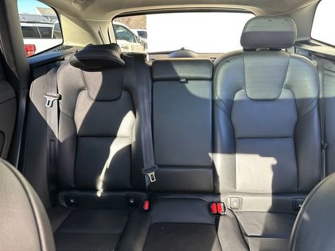 Used 2025 Volvo XC60 B5 Plus image 33