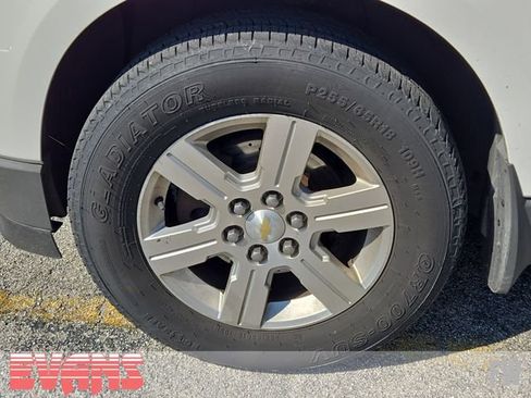 Used 2012 Chevrolet Traverse LT image 3