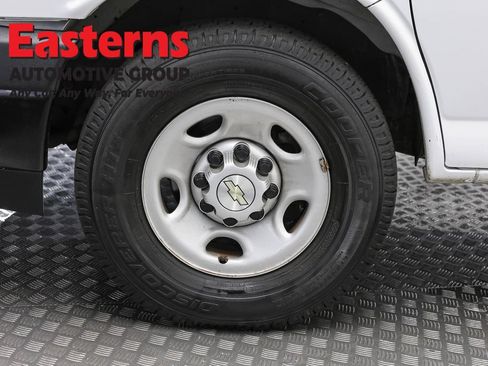 Used 2021 Chevrolet Express 2500 RWD image 28