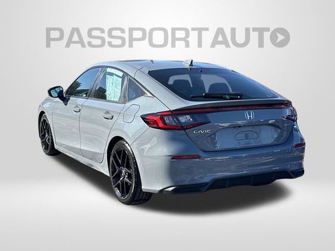 Used 2022 Honda Civic Sport image 2