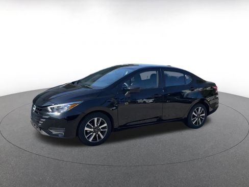 Used 2025 Nissan Versa SV image 4