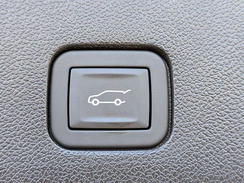 New 2025 Cadillac XT6 Luxury image 13