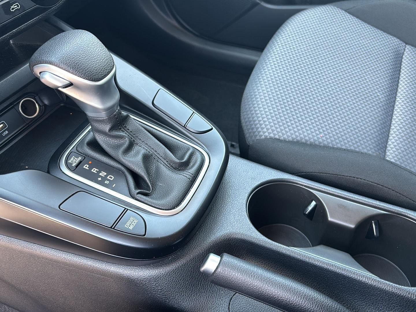 Used 2025 Kia Soul LX w/ LX Technology Package FWD image 19