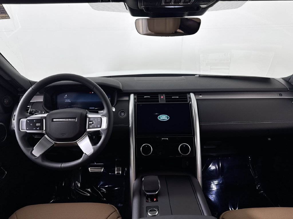New 2026 Land Rover Discovery Limited Edition AWD/4WD image 19